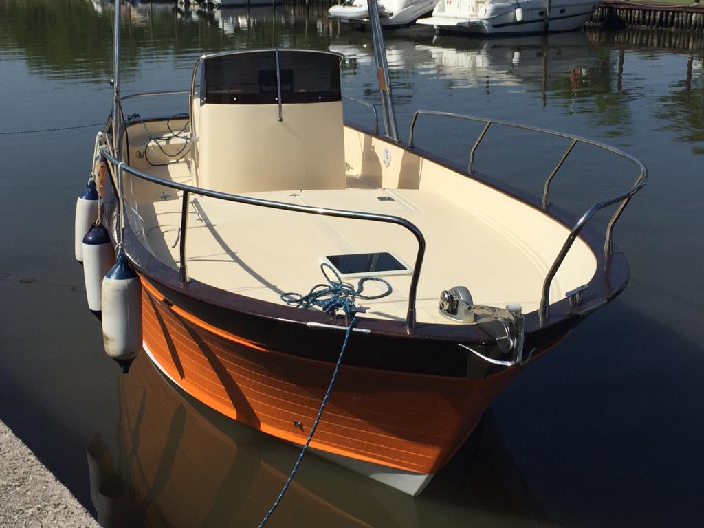<<< VENDUTO >>> DA AMATORI ..... VIVEUR 750 + MERCRUISER 220 HP<br><a href=dettaglio.aspx?Id=49 >VAI ALLA SCHEDA</a>